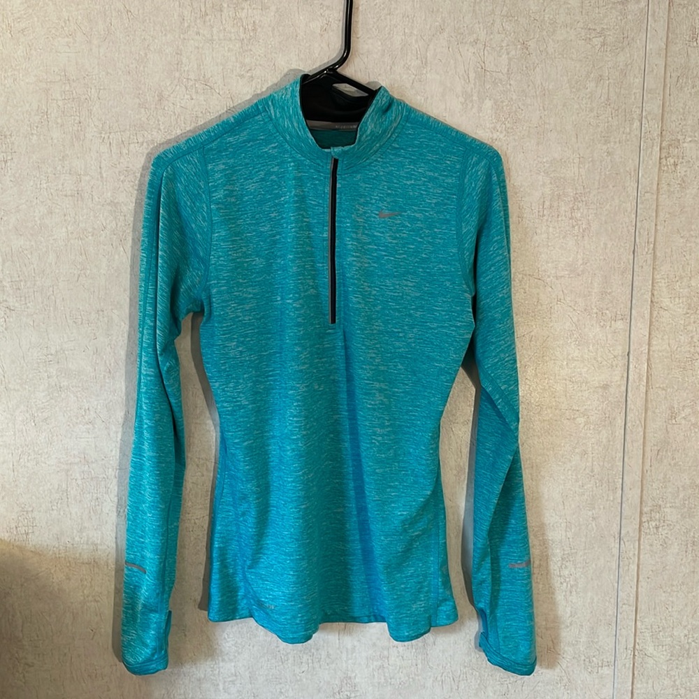 Nike element dri-fit size small women’s long sleeve athletic pullover top. Teal